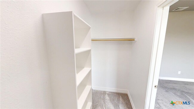 Building Photo - 809 Holliday Dr