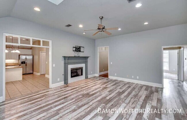 Building Photo - 124 Raintree Rd