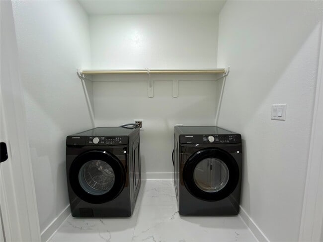 Building Photo - 1806 Benson St