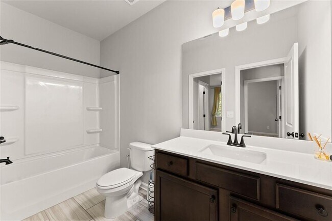 Building Photo - 4656 Silver Oak Dr SW