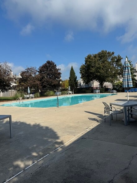 Building Photo - 1756 Bennigan Dr