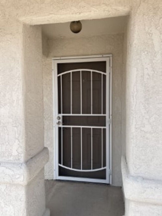Building Photo - 3505 Mockingbird Dr