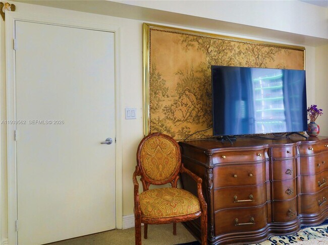 Building Photo - 1750 N Bayshore Dr