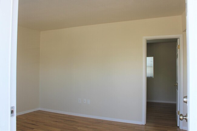 Building Photo - 651 Palm Dr