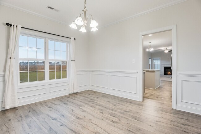 Building Photo - 917 Uplands Ln