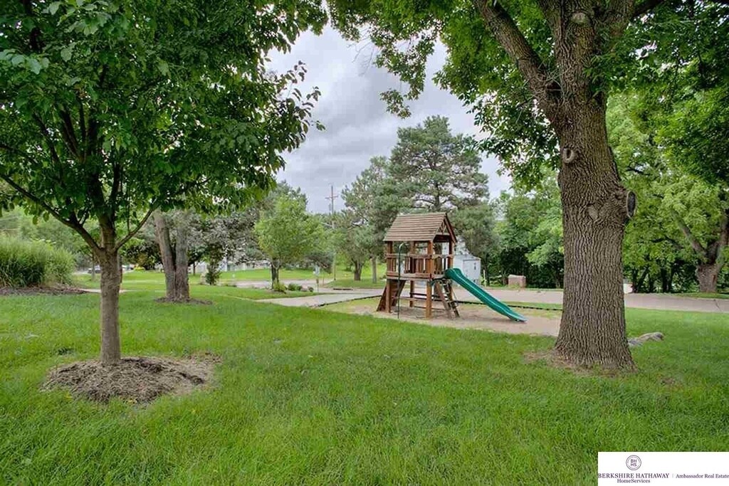 Building Photo - 1901 Winnie Dr