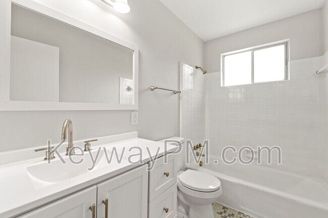 Building Photo - 1030 Carriage Dr