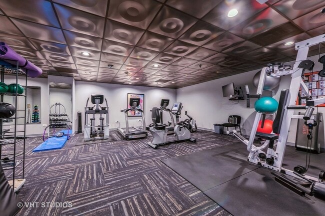 Building Photo - 77 S Evergreen Ave