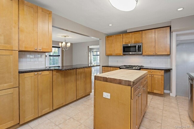 Building Photo - 164 Nelson Rd