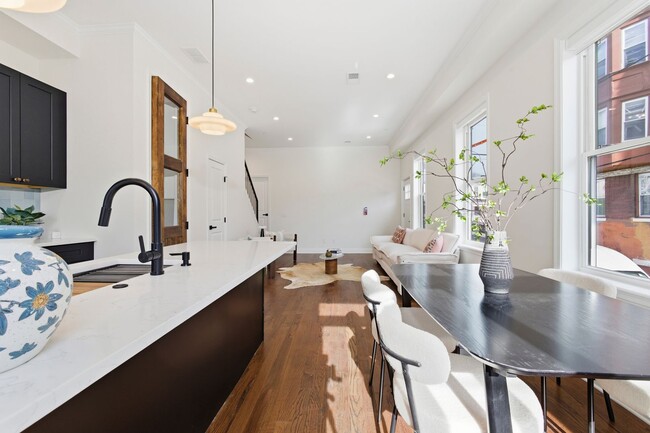 Building Photo - 2926 W Oxford St