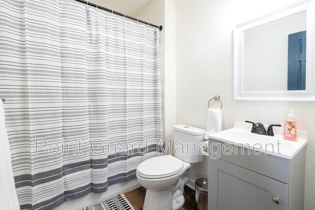 Building Photo - 713 S. Sylvan - 713S