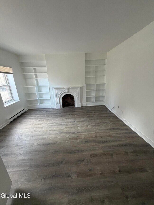 Building Photo - 58 S Swan St