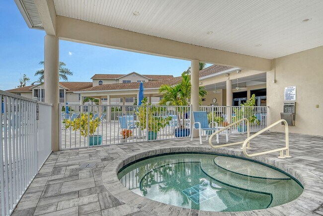 Building Photo - Spacious 3 bedroom, 2 bath condo with a lake view in Palmer Ranch