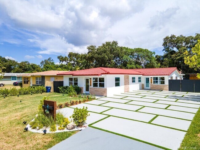 Building Photo - 1521 NE 148th St