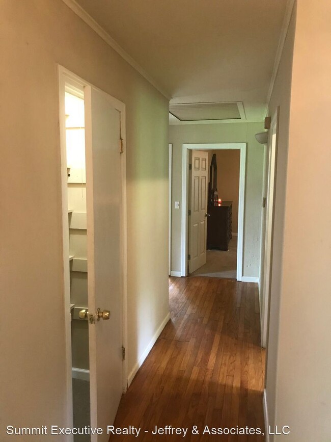 Building Photo - 3 br, 1.5 bath House - 970 Poleman Rd
