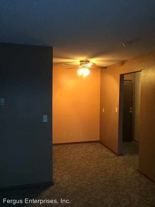 Building Photo - 1552 College Way