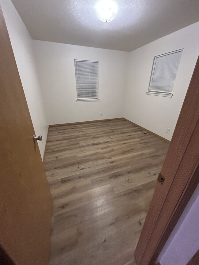 Building Photo - 519 Cherry St