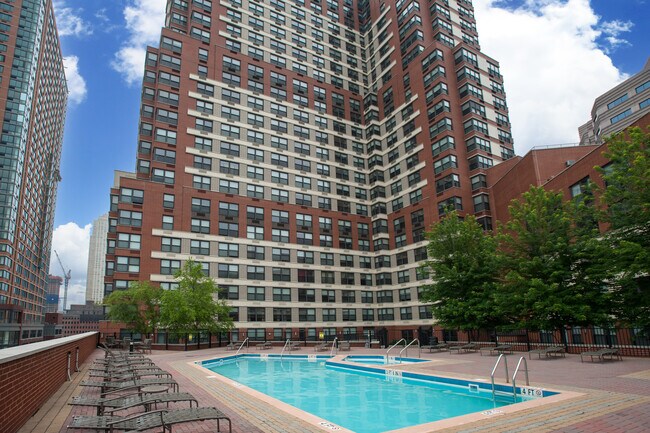 Building Photo - 102 Christopher Columbus Dr