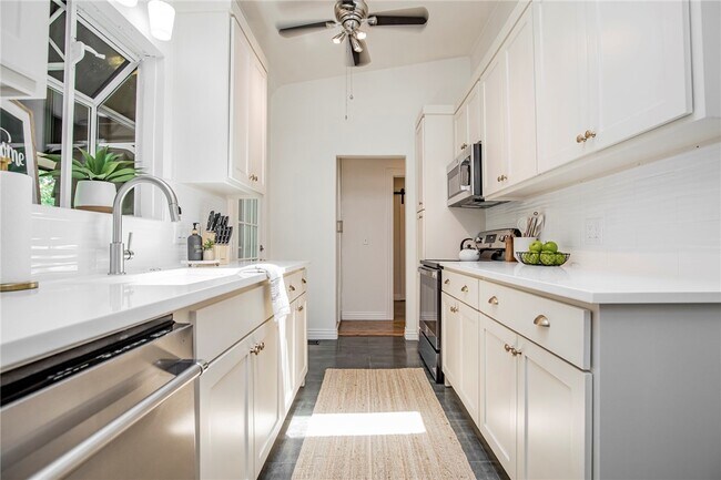 Building Photo - 1 Rader Ln