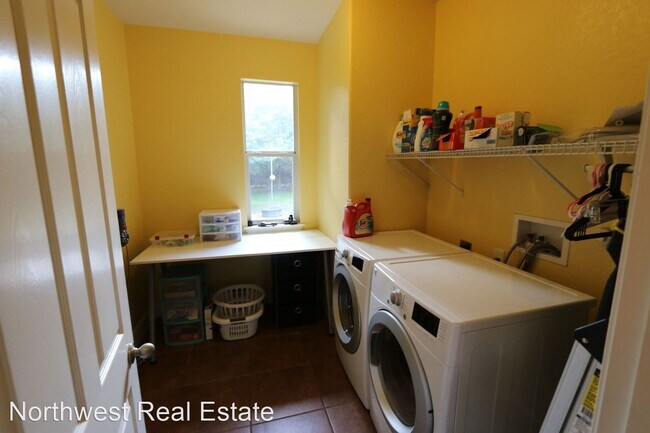 Building Photo - 4 br, 2.5 bath House - 11206 Burnt Sienna