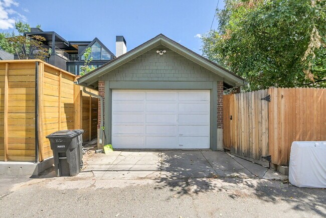 Building Photo - $4,600- 4 Bed, 3 Bath Home in Denver with ...