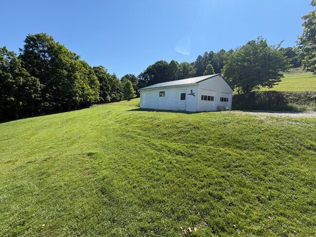 Building Photo - 223 Vinegar Hill Rd