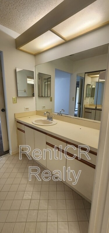 Building Photo - 1801 E Lake Rd S