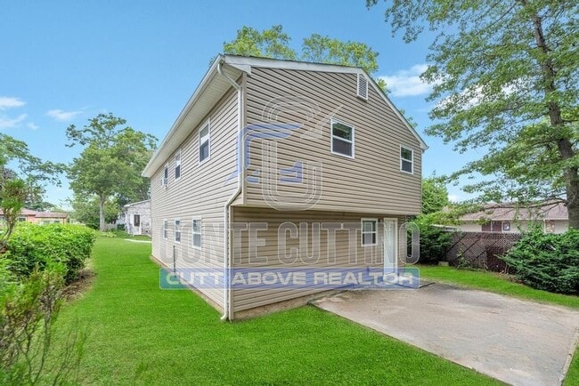 Building Photo - 9 Juniper Pl