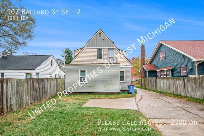 Building Photo - Available Now | 1 Bedroom 1 Bath Upper Lev...