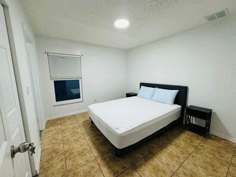 Private Master Room - 536 Cheshire Way