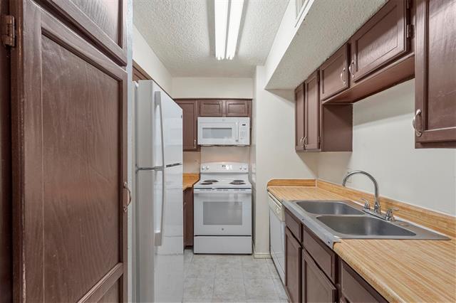 Building Photo - 6646 E Lovers Ln