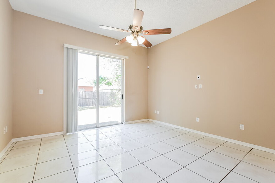 Building Photo - 12805 Woodbury Glen Dr