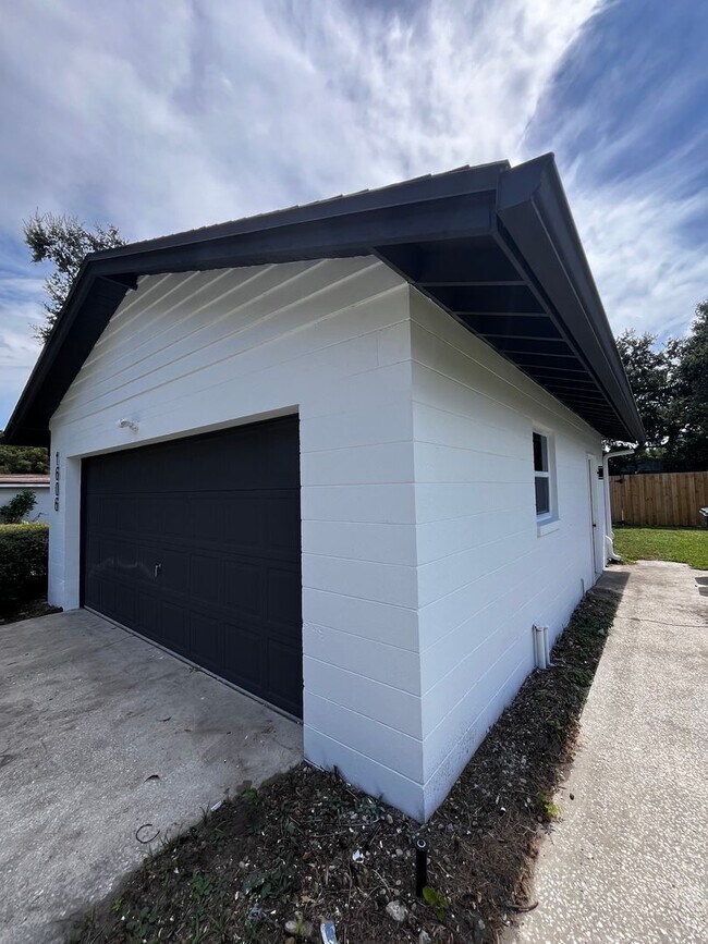 Building Photo - 1606 Overlake Ave