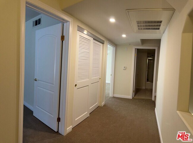 Building Photo - 2716 Honolulu Ave
