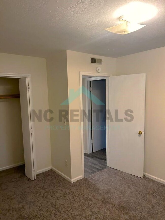 Building Photo - Renovated 2-Bedroom, 1-Bathroom Unit #B in...