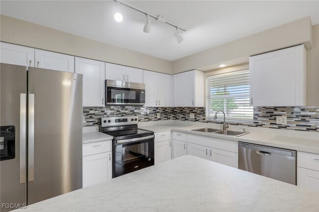 Building Photo - 1625 SE 21st Ln