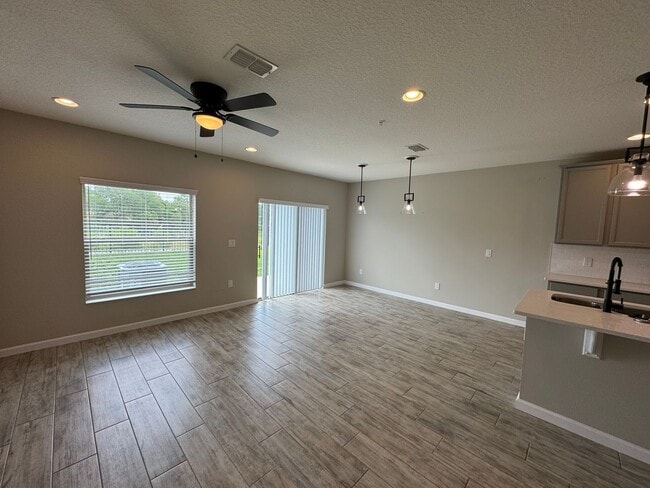 Building Photo - 3 BD/2.5 BA Home, Modern Elegance Meets Ev...