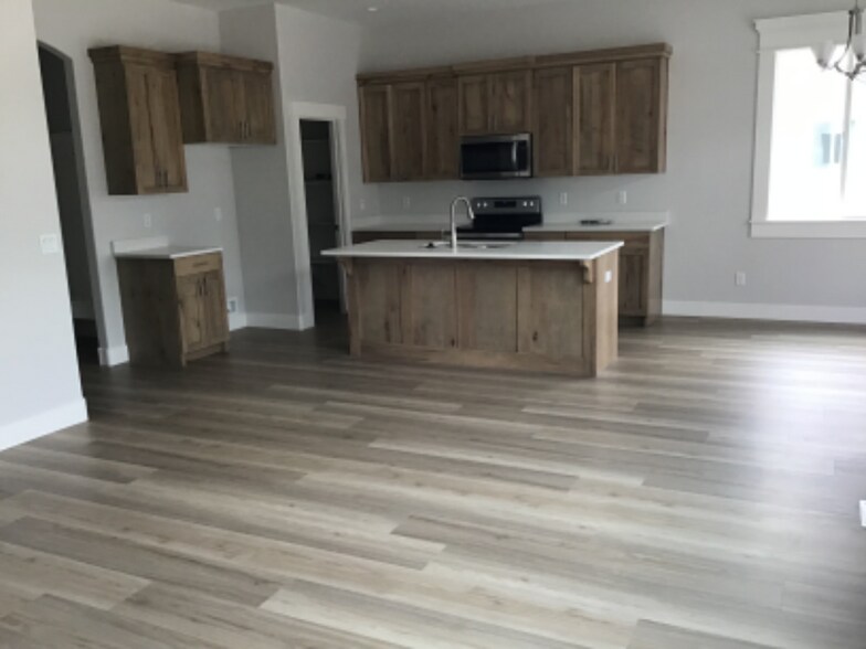 Building Photo - 209 Huntington St