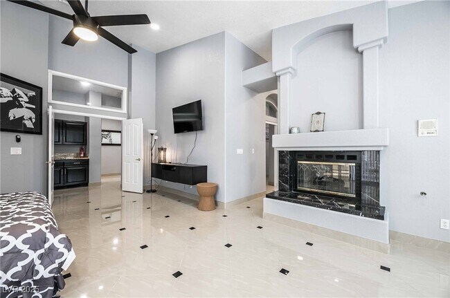 Building Photo - 1400 Castle Crest Dr