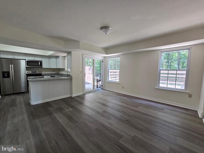 Building Photo - 1417 S Farmview Dr