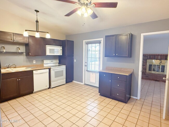Building Photo - 716 W Nopal Pl