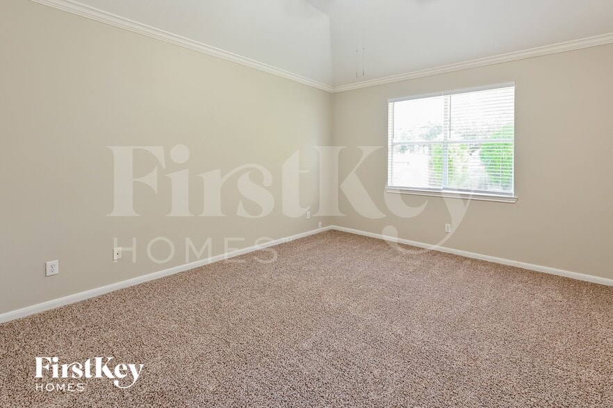 Building Photo - 23722 River Pl Dr