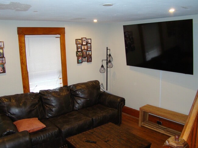 Building Photo - 13 Back River Rd