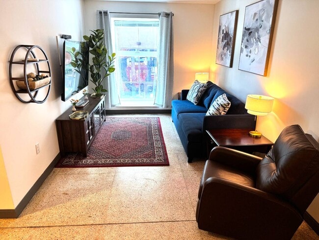 Building Photo - 480 S Salina St