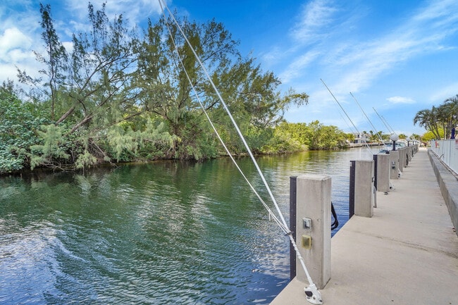Building Photo - 2850 NE 14th Street Causeway