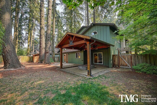 Building Photo - 3841 SE Madsen Ct