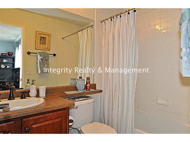 Building Photo - 3367 Fantasy Pl