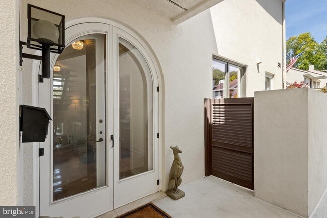 Building Photo - 4 Brettagne