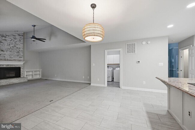 Building Photo - 2 English Hills Dr