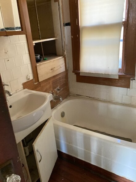 Building Photo - 3748 Vermont St